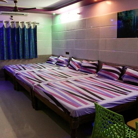 Sri Priya Lodge Dharmapuri Extérieur photo
